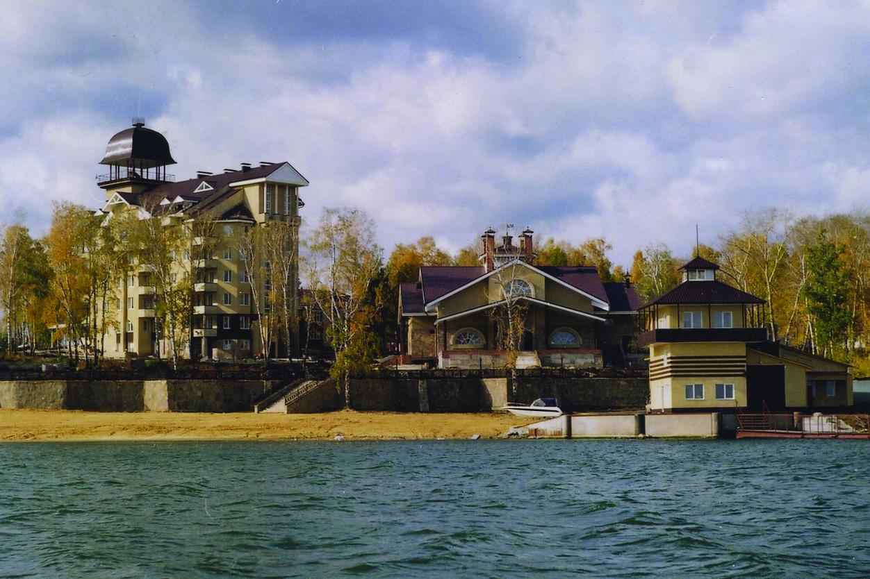 hotel 5 etoiles avec 65 chambres et suites différentes sur les bords du lac smolino, conception et réalisation : Irina SAVVON
