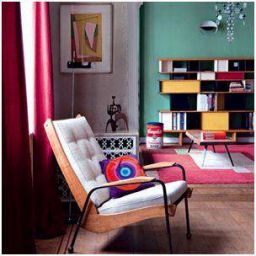 Le style vintage est très large, il se base sur des objets des années 1950 à 1990. Les coloris à la mode à l’époque étaient vifs (rouge, jaune, violet, orange …) … Les meubles sont volontiers arrondis, le style vintage se fait par rapport à une période précise dans un esprit nostalgique, glamour, original et coloré