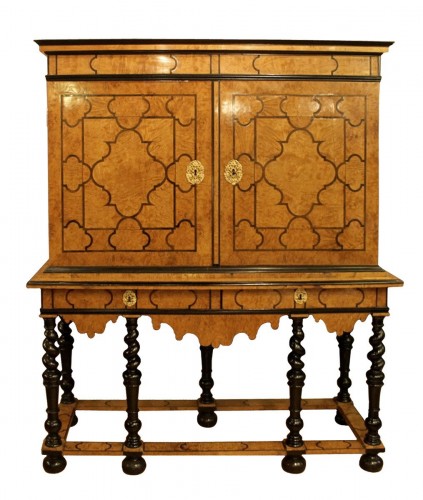 meuble de style Louis XIII