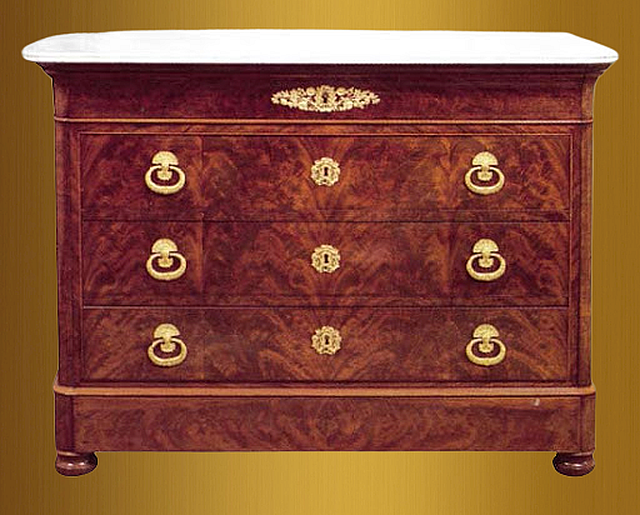 Les commodes époque restauration sont souvent surmontées d’un plateau de marbre, elles sont hautes, massives