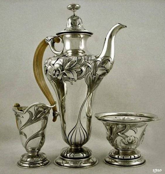 Magnifique Service Art Nouveau