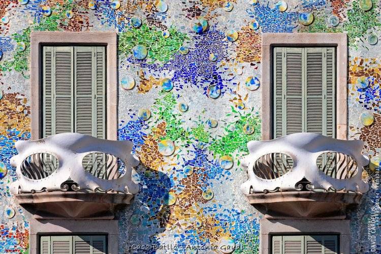 façade du Modernisme Catalan par Antonio Gaudi